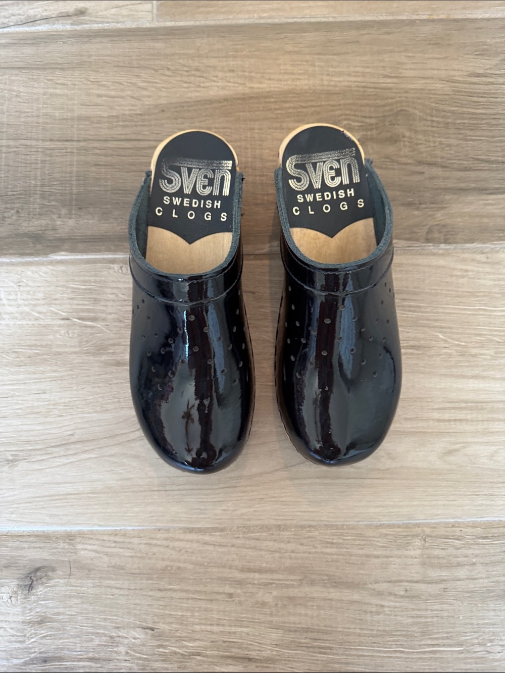 Sven Swedish 35 (5) wooden heel punch hole Black Patent Leather Clogs